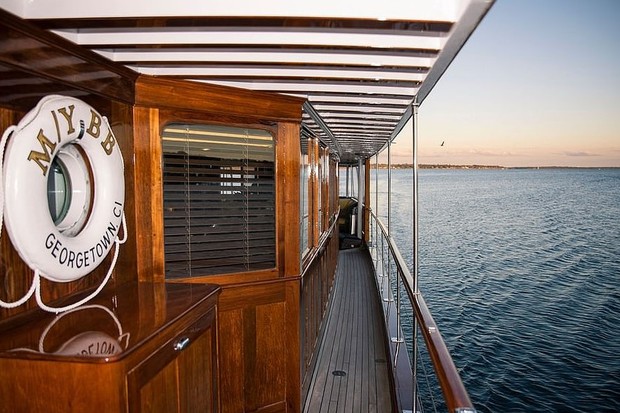 Casa-barco de 1947 é restaurada e colocada à venda por R$ 10,7 milhões (Foto: Divulgação)