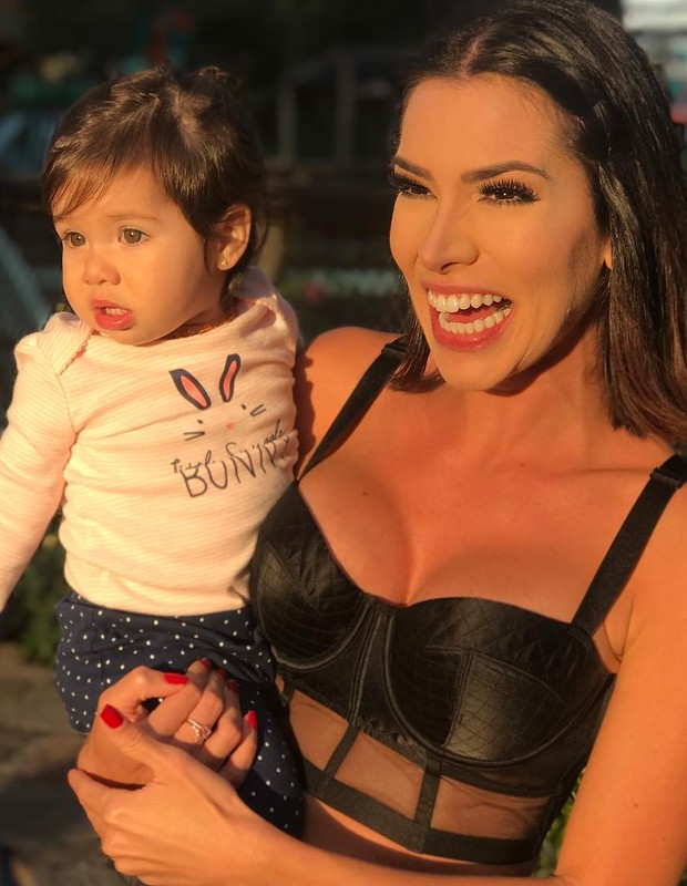 Adriana Sant'Anna e a filha Linda (Foto: Reprodução/Instagram)