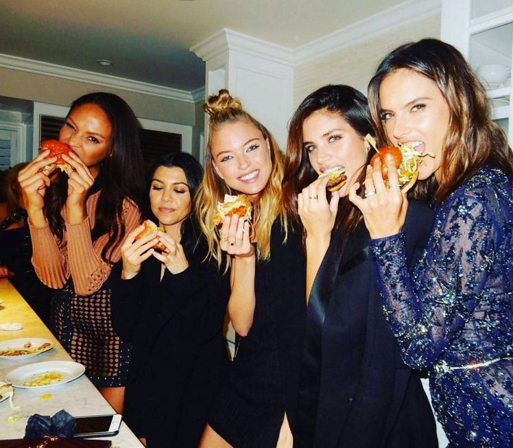 Alessandra Ambrosio, Sara Sampaio, Martha Hunt, Joan Smalls e Kourtney Kardashian  (Foto: Reprodução/Instagram)