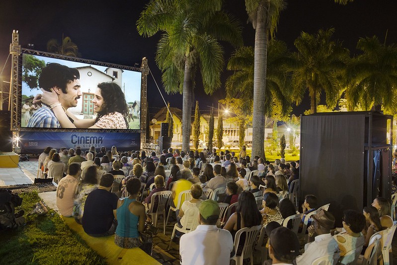 Cinema de graça: filmes são exibidos em praças de 10 cidades mineiras a partir desta sexta-feira