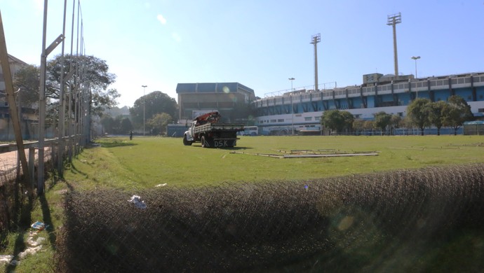 Grêmio reaproveita peças do Olímpico ao máximo e desmonta campo anexo
