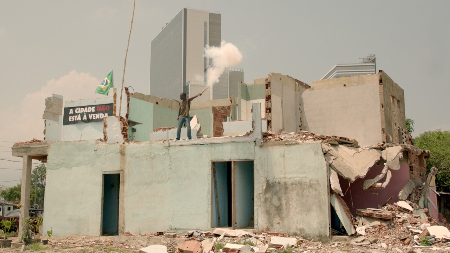 Filme Mormaço usa o corpo doente como metáfora de uma cidade em ruínas (Foto: Vitrine Filmes/Divulgação)