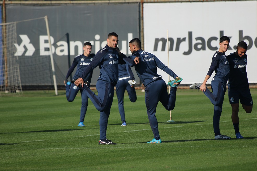 Diego Souza marcou mais do que a metade dos gols do Grêmio na Série B