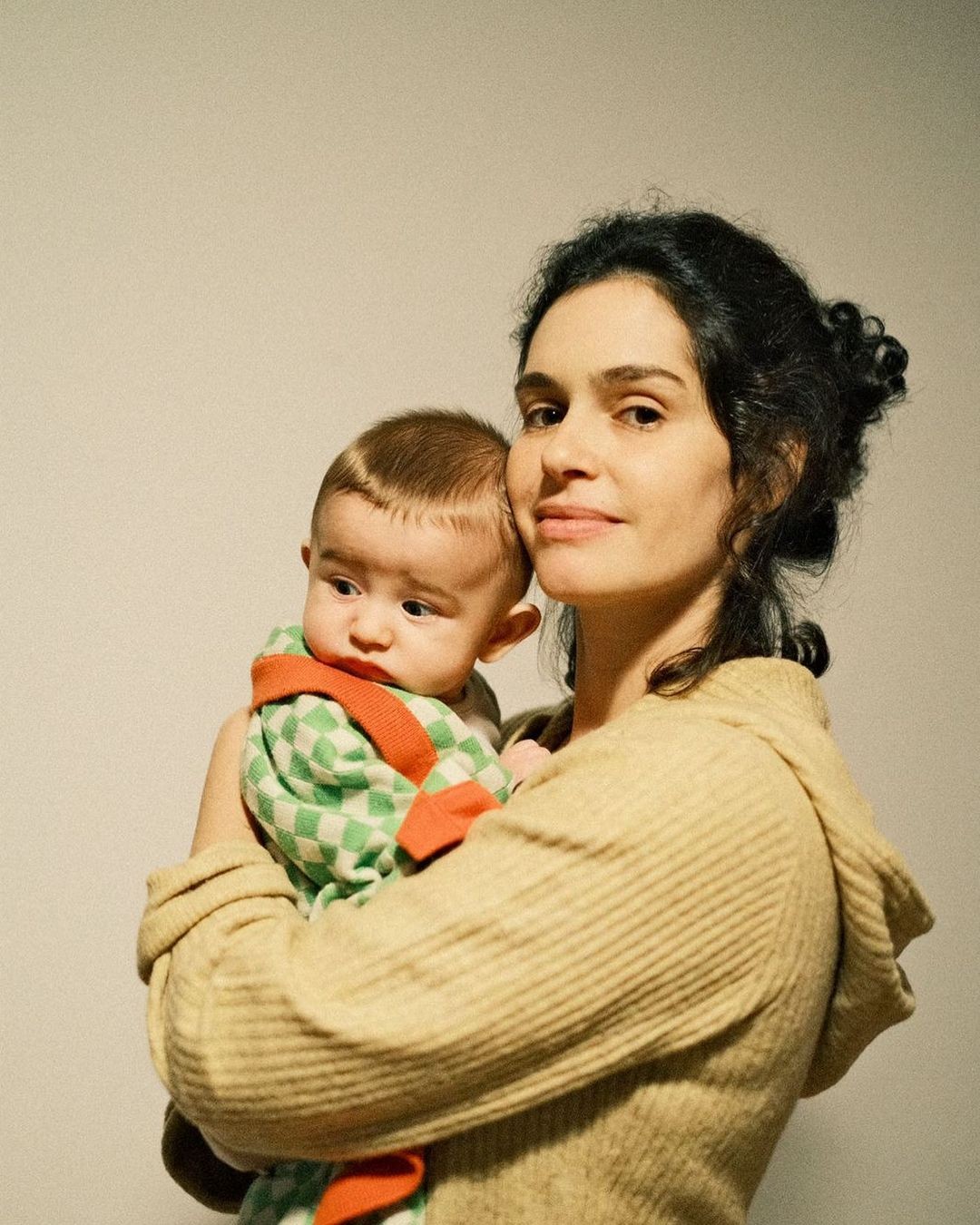 Maria Flor posa com o filho Vicente (Foto: Reprodução Instagram)