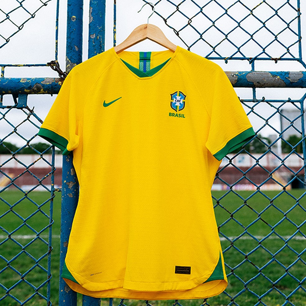 A nova camisa da seleção feminina sem as estrelas do masculino — Foto: Divulgação Nike