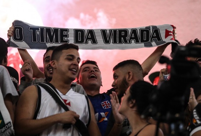 Torcida compareceu em peso para apoiar o time nas finais (Foto: Luiz Pires/LNB)