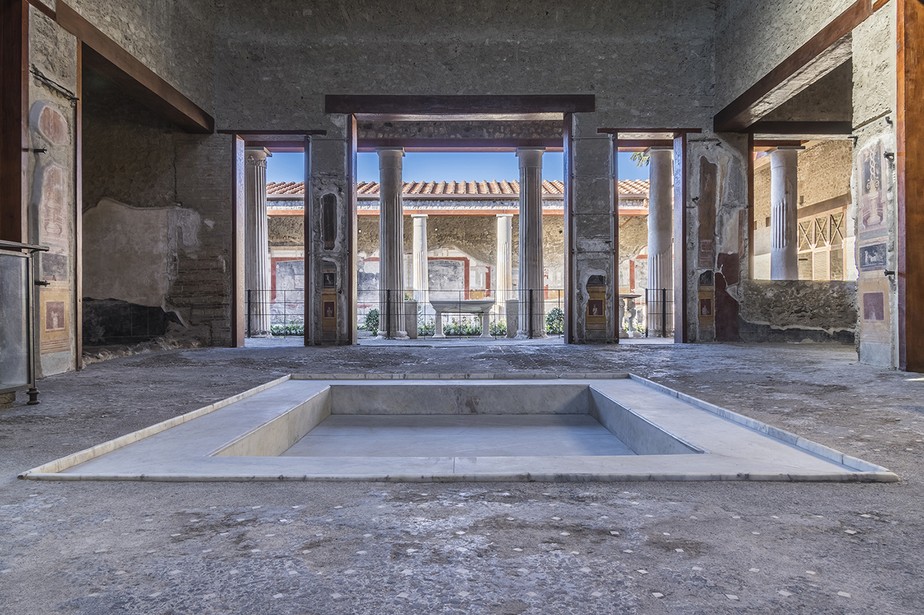 Ruínas de uma luxuosa casa na antiga cidade romana de Pompeia foram abertas ao público após anos de reforma