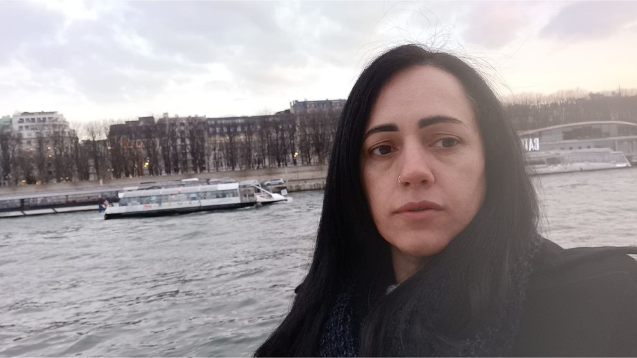 Fernanda Santos de Oliveira, que mora em Paris, ficou sumida por mais de duas semanas