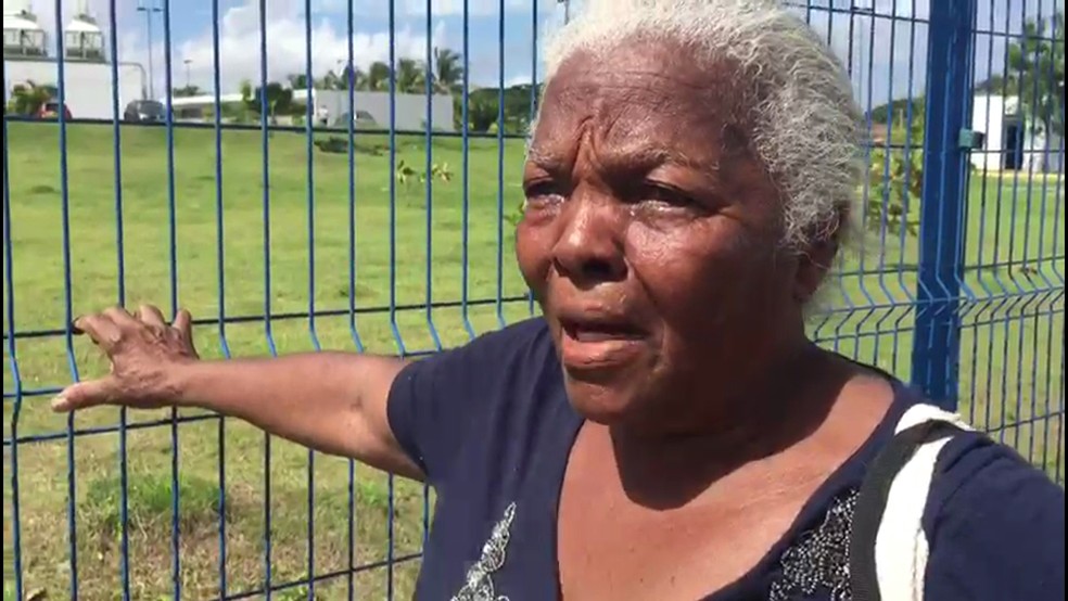 Maria do Carmo da Silva voltou para casa sem conseguir ficha de atendimento no Hospital PelÃ³pidas Silveira, no Recife (Foto: Augusto Cesar/TV Globo)