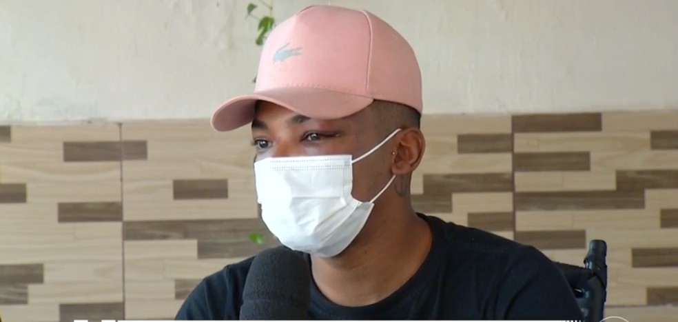Jovem foi agredido por guarda metropolitanos em Palmas — Foto: Reprodução/TV Anhanguera