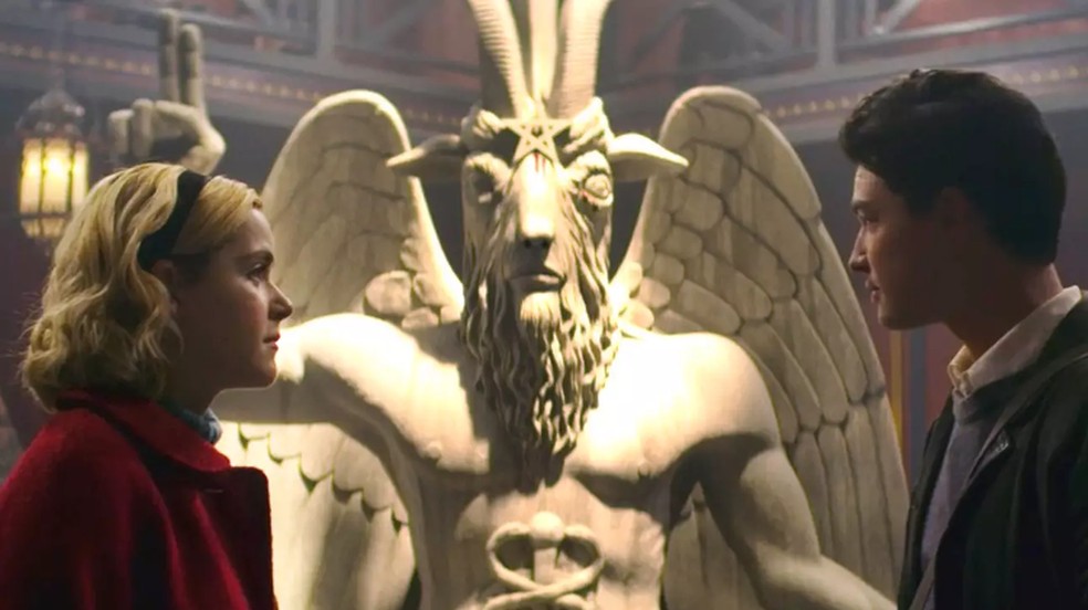 Estátua de Baphomet em um dos episódios de "O mundo sombrio de Sabrina" — Foto: Reprodução/Netflix