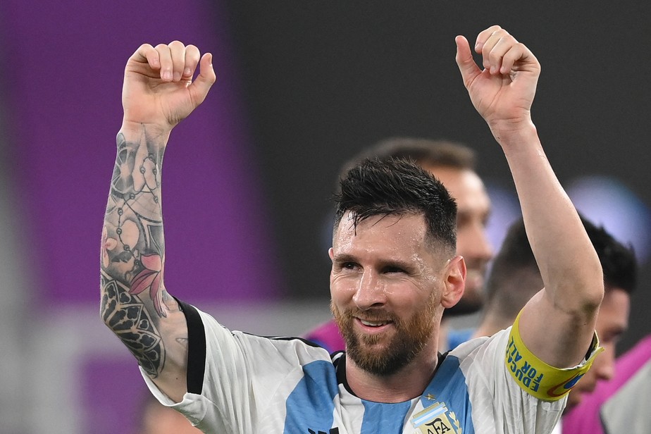 Messi comemora a classificação argentina às quartas de final da Copa