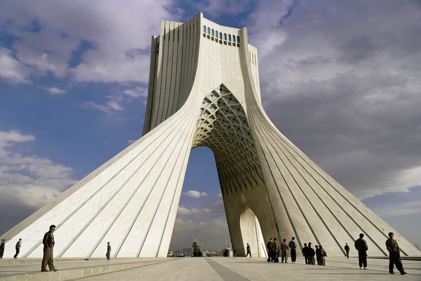 Azadi Tower, em Teerã (Foto: Reprodução)