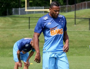 Júlio Baptista e Ceará são liberados do DM e voltam a treinar em campo