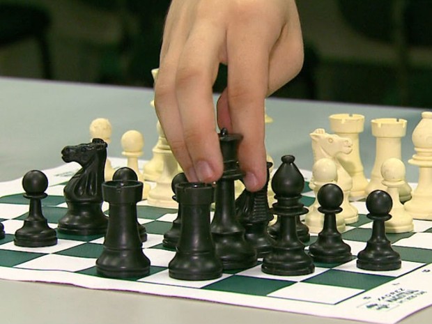 Com muita animação e concentração, xadrez reúne as crianças para