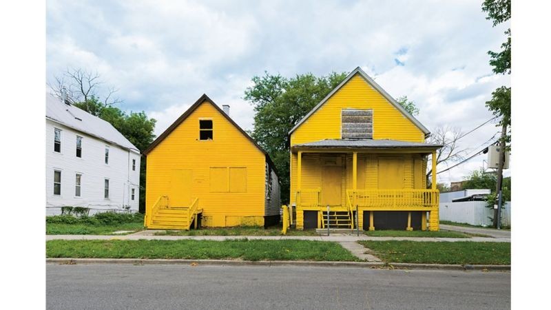 O projeto The Color (ed) Theory apresenta uma série de casas pintadas em cores vivas no sul de Chicago (Foto: AMANDA WILLIAMS)