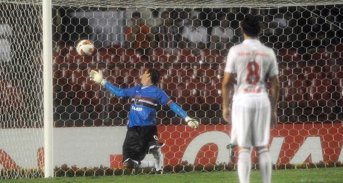 No jogo 1.116, Ceni trabalha pouco, mas vê defesa afundar o São Paulo