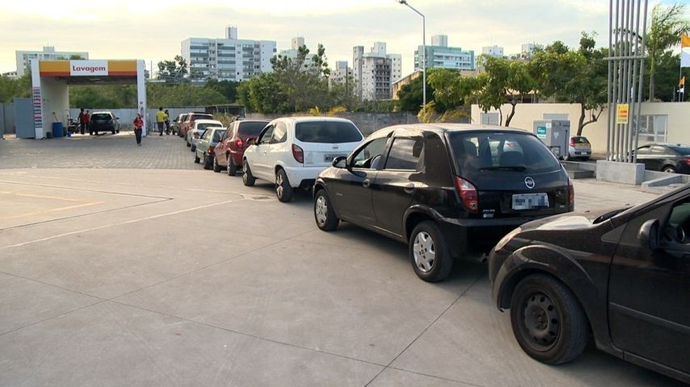 Posto vende gasolina sem impostos, em Vitória (Foto: Samy Ferreira/ TV Gazeta)