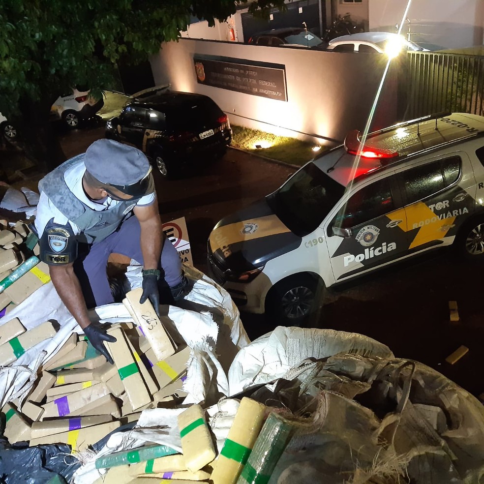 Polícia apreendeu mais de 1,5 tonelada de maconha em meio a carga de sucata — Foto: Polícia Rodoviária