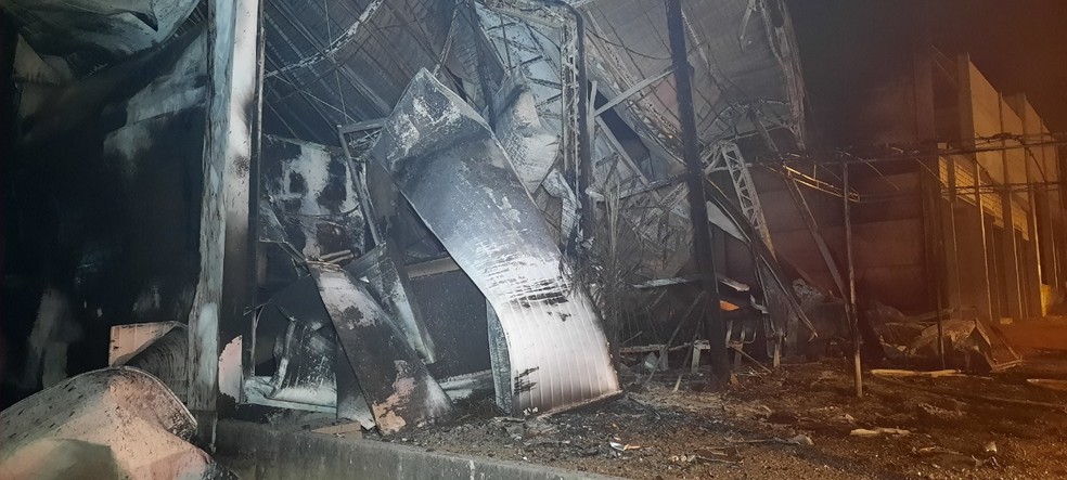 Prédio ficou destruído em Sorriso (MT) — Foto: Corpo de Bombeiros