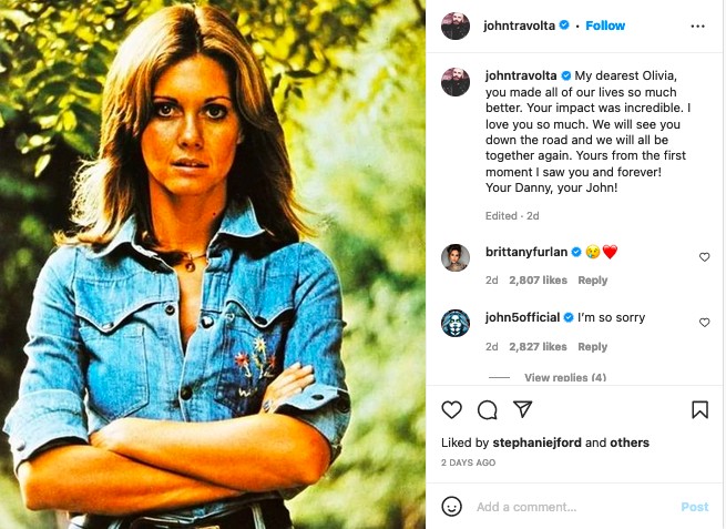 O post do ator John Travolta lamentando a morte da amiga Olivia Newton-John (1948-2022) (Foto: Instagram)