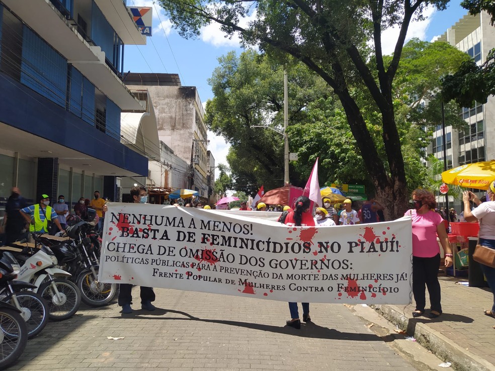 Manifestação contra violência de gênero em Teresina — Foto: Ilanna Serena/g1