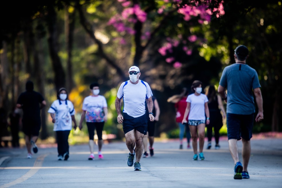 13 de julho - Movimento no Parque Ibirapuera, Zona Sul da cidade de S&atilde;o Paulo. O local foi reaberto depois de 111 dias fechado por causa da pandemia do coronav&iacute;rus (Covid-19) &mdash; Foto: Werther Santana/Estad&atilde;o Conte&uacute;do