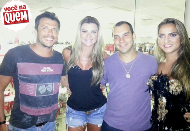 Diego Vinícius, Wellington Muniz, Mirella Santos e Bruna Bruno (Ilha do Governador – RJ): “Esta foto foi tirada no camarote do presidente da União da Ilha do Governador, Ney Filardi” (Foto: Reprodução )