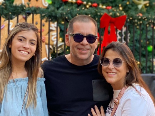 Leandro Hassum entre a filha, Pietra, e a mulher, Karina (Foto: Reprodução/Instagram)