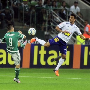 Cruzeiro empata e iguala sequência invicta de time bicampeão do Brasileiro