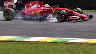 Sebastian Vettel, da Ferrari, no segundo dia de treinos livre do GP do Brasil 2015
