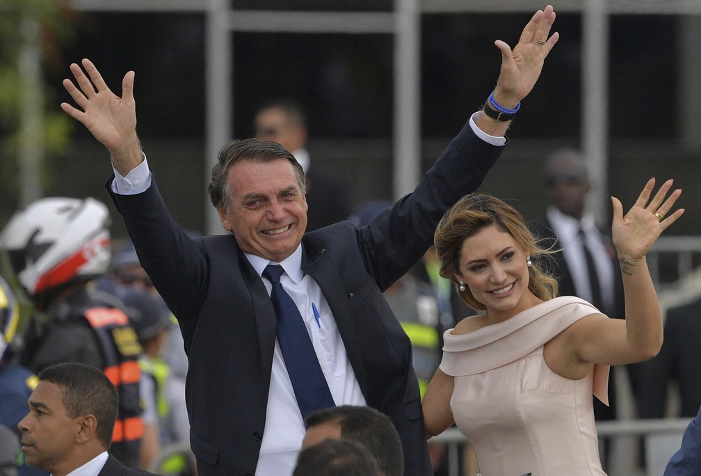 Jair Bolsonaro, e sua esposa, Michelle Bolsonaro  — Foto: Carl de Souza/AFP