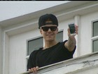 Fã conta como foi dormir ao lado de Justin Bieber em mansão no Rio