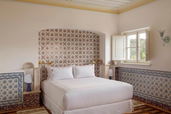 Hotel de Louboutin tem azulejos exclusivos; veja interiores