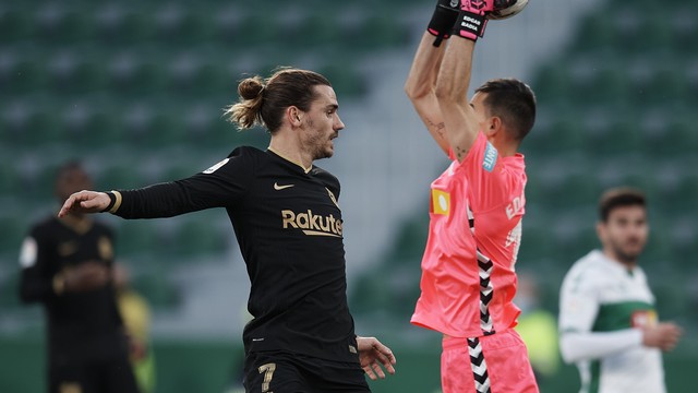 Badia teve grande atuação na derrota do Elche para o Barcelona