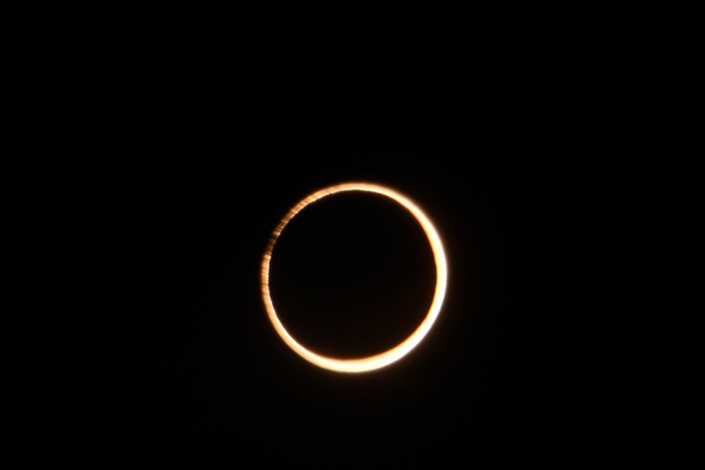 Eclipse solar é visto em 26 de fevereiro de 2017 em Coyhaique, no Chile (Foto: REUTERS/Stringer)