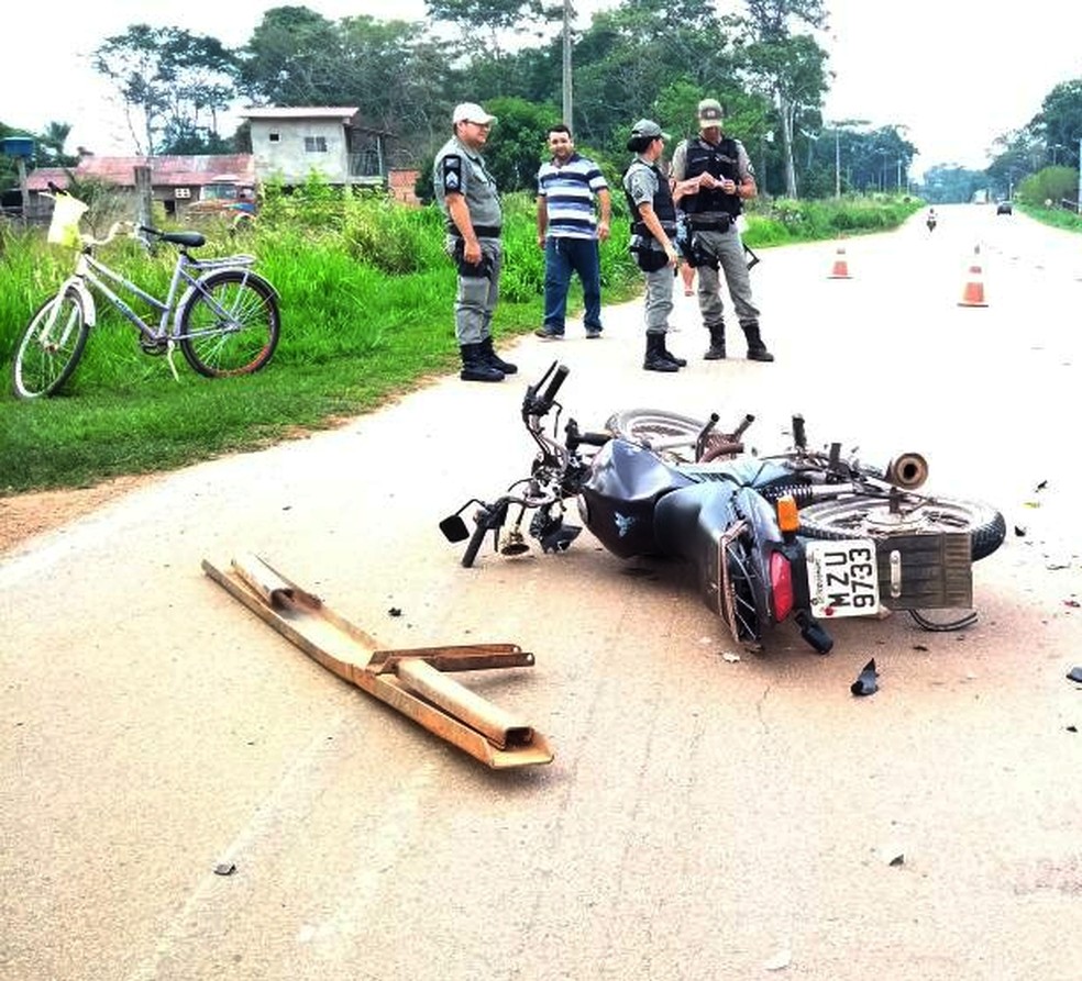 Motociclista morreu após colidir com caminhão em rodovia em Rio Branco (Foto: Divulgação/BPTran-AC)