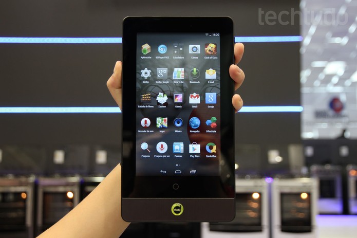 Dazz lança tablet com projetor integrado (Foto: Isadora Díaz/TechTudo) Dazz lança tablet com projetor integrado (Foto: Isadora Díaz/TechTudo)