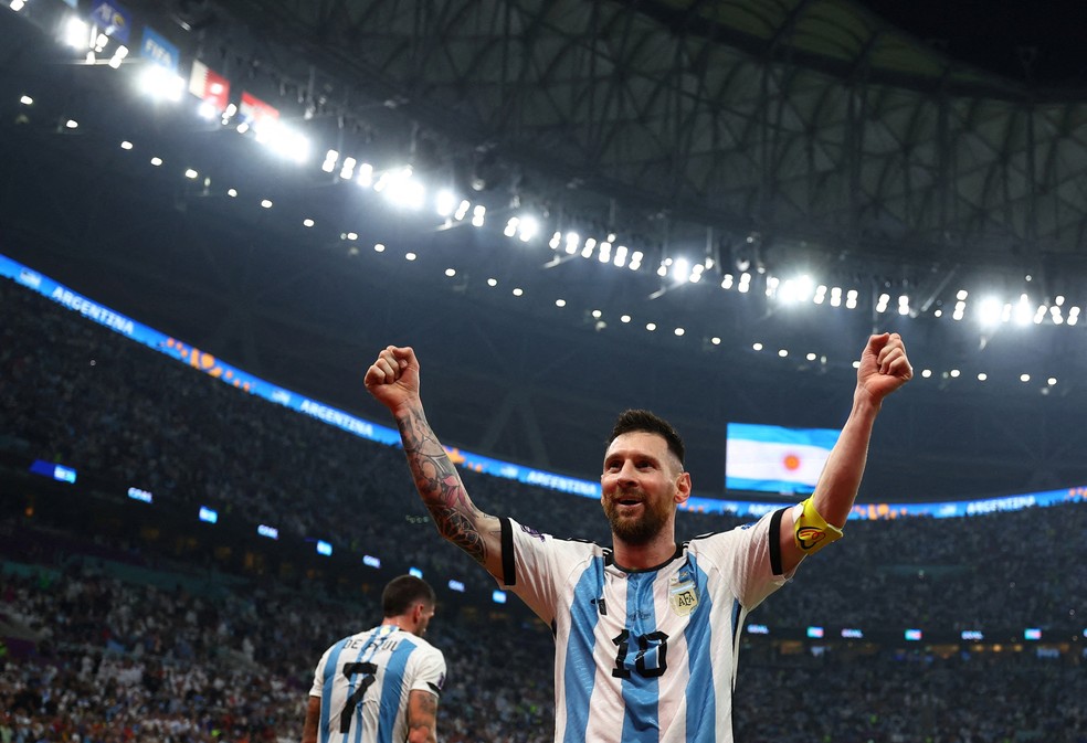 Messi está a 90 minutos da imortalidade na Argentina, algo restrito a Maradona — Foto: Reuters