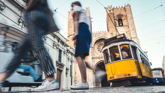 Maior alta no número de imigrantes brasileiros em 2017 foi em relação a Portugal (Foto: Getty Images via BBC )