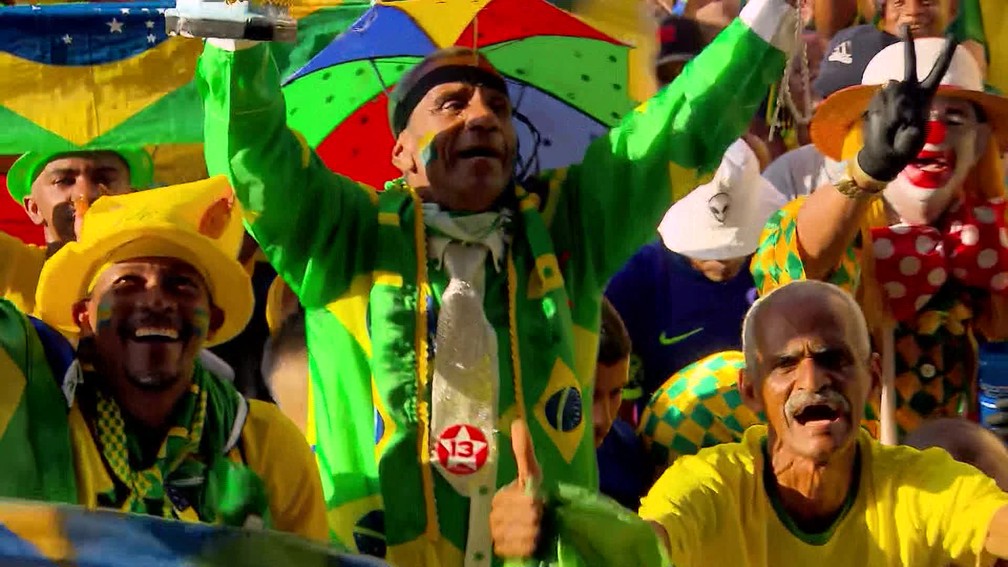 Torcedores estavam otimistas no início do jogo do Brasil — Foto: Reprodução/TV Globo 