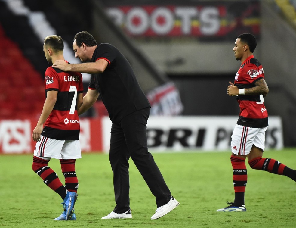 Rogério Ceni e Everton Ribeiro, do Flamengo, no clássic contra o Vasco — Foto: André Durão