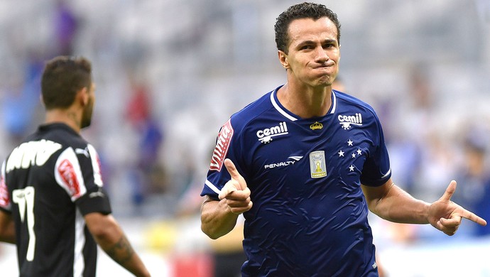 Leandro Damião se aproxima de nível que o levou à seleção, diz comentarista
