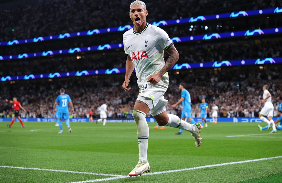 Richarlison comemora gol pelo Tottenham — Foto: Getty Images