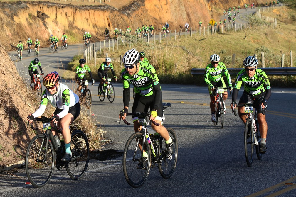 Clima esquenta e as subidas exigem força das pernas dos atletas (Foto: Fernando Maia)