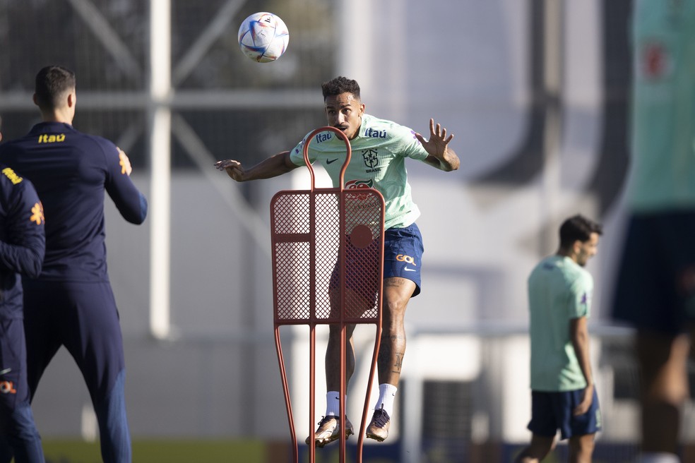 Seleo brasileira de Danilo tem se preparado para o jogo areo da Srvia  Foto: Lucas Figueiredo / CBF