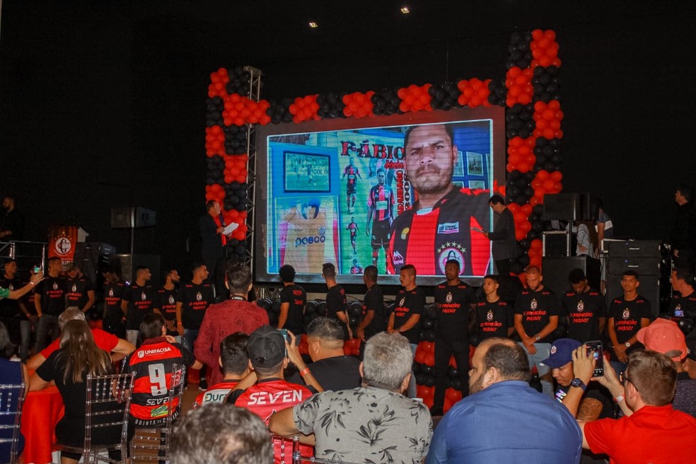 Fábio Júnior não participou presencialmente do evento, mas enviou um vídeo direcionado à torcida rubro-negra — Foto: Pedro Augusto / Campinense