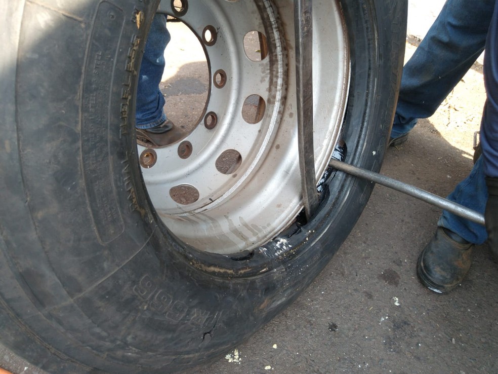 Mais de 200 quilos de cocaína foram apreendidos em Adamantina (SP) — Foto: Polícia Rodoviária 