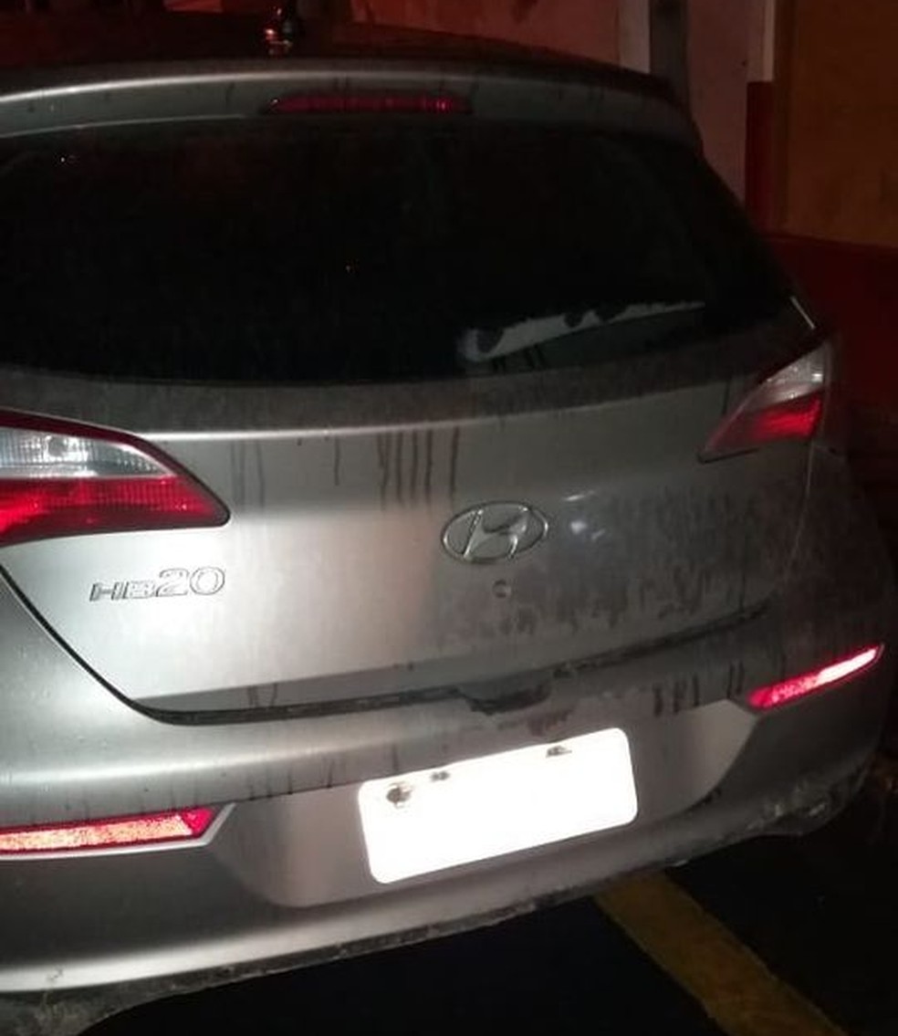 Adolescente furta carro de madrasta durante a madrugada e cúmplice é preso em Caçapava — Foto: Divulgação/PM