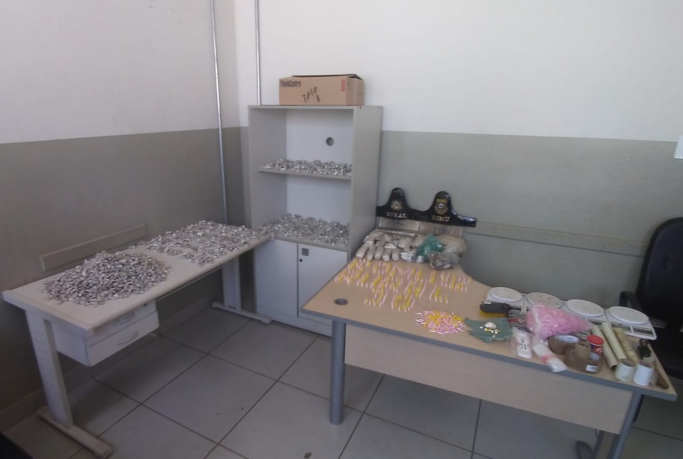 Drogas apreendidas em área verde de Piracicaba — Foto: Divulgação/Guarda Civil Municipal